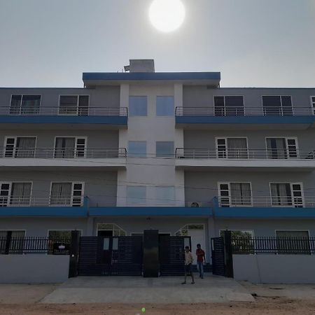 Hotel The Luxem - Behind Ibis Hotel Gurugram Gurgaon Extérieur photo