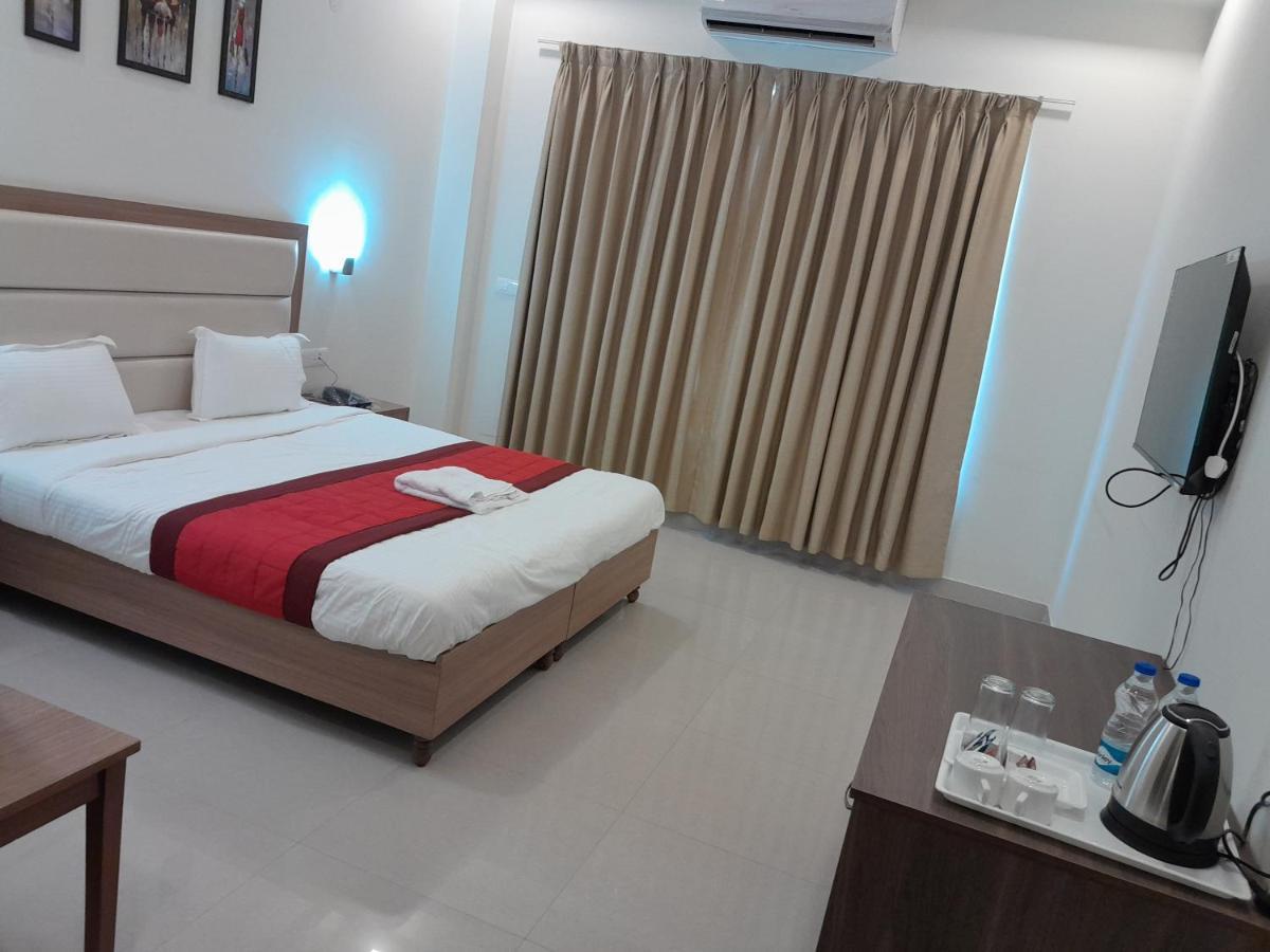 Hotel The Luxem - Behind Ibis Hotel Gurugram Gurgaon Extérieur photo