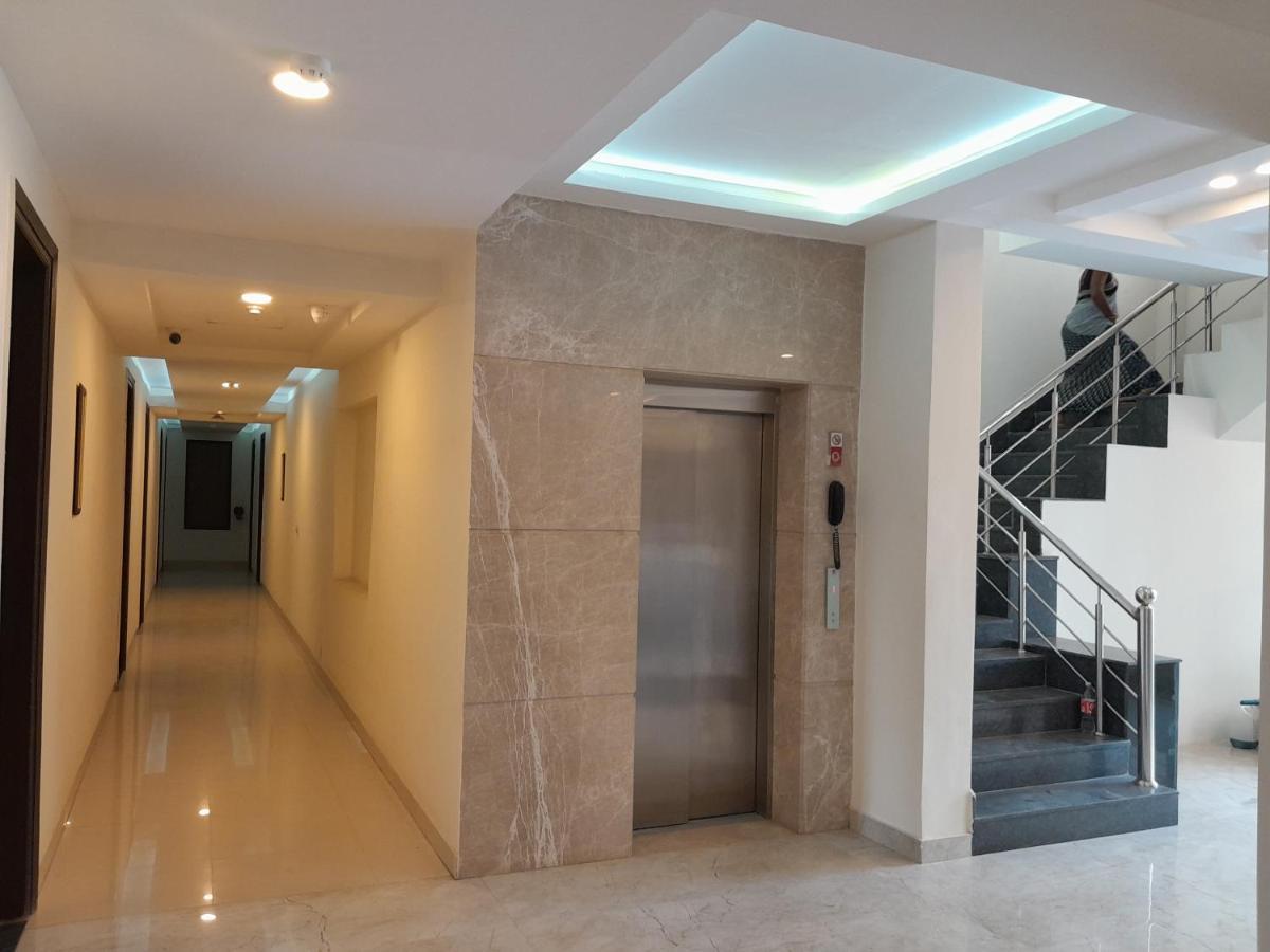 Hotel The Luxem - Behind Ibis Hotel Gurugram Gurgaon Extérieur photo