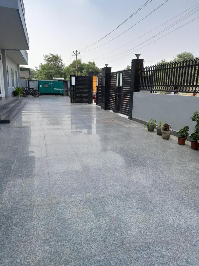Hotel The Luxem - Behind Ibis Hotel Gurugram Gurgaon Extérieur photo