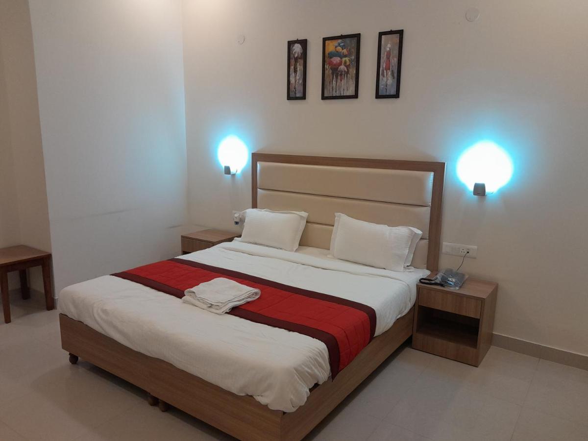 Hotel The Luxem - Behind Ibis Hotel Gurugram Gurgaon Extérieur photo