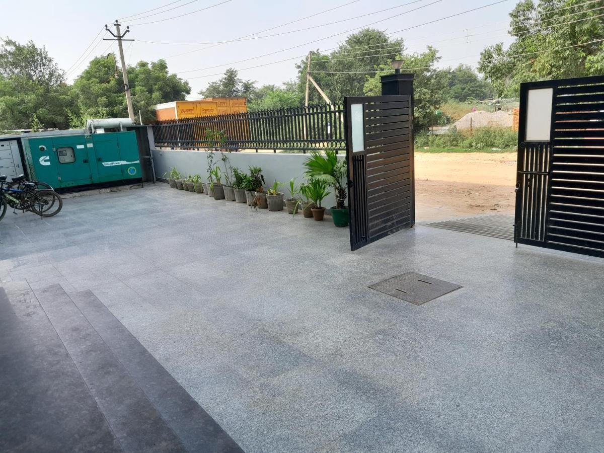Hotel The Luxem - Behind Ibis Hotel Gurugram Gurgaon Extérieur photo