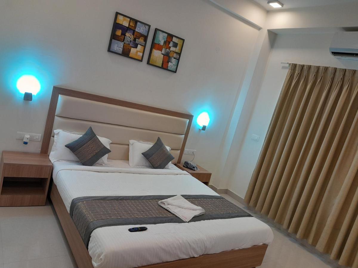 Hotel The Luxem - Behind Ibis Hotel Gurugram Gurgaon Extérieur photo