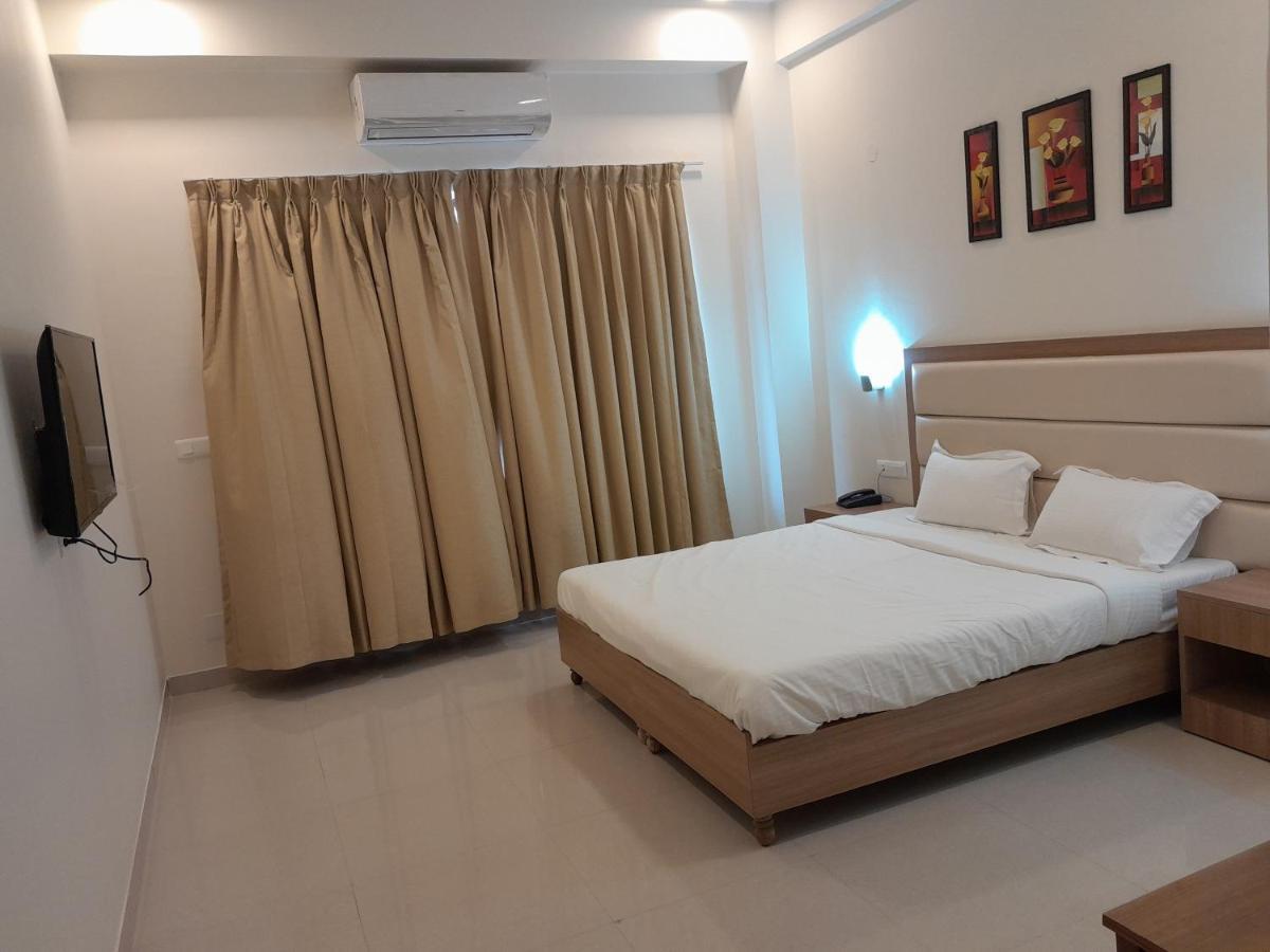 Hotel The Luxem - Behind Ibis Hotel Gurugram Gurgaon Extérieur photo