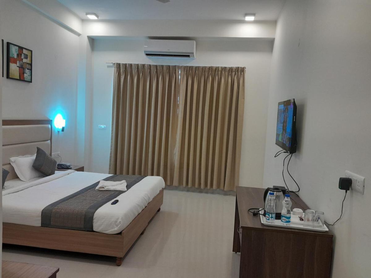 Hotel The Luxem - Behind Ibis Hotel Gurugram Gurgaon Extérieur photo
