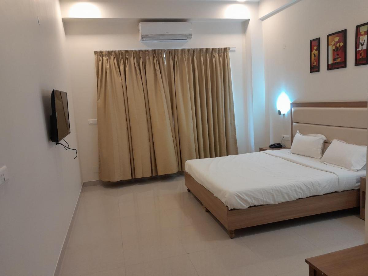 Hotel The Luxem - Behind Ibis Hotel Gurugram Gurgaon Extérieur photo