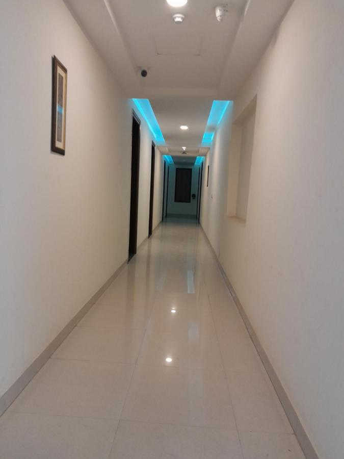 Hotel The Luxem - Behind Ibis Hotel Gurugram Gurgaon Extérieur photo