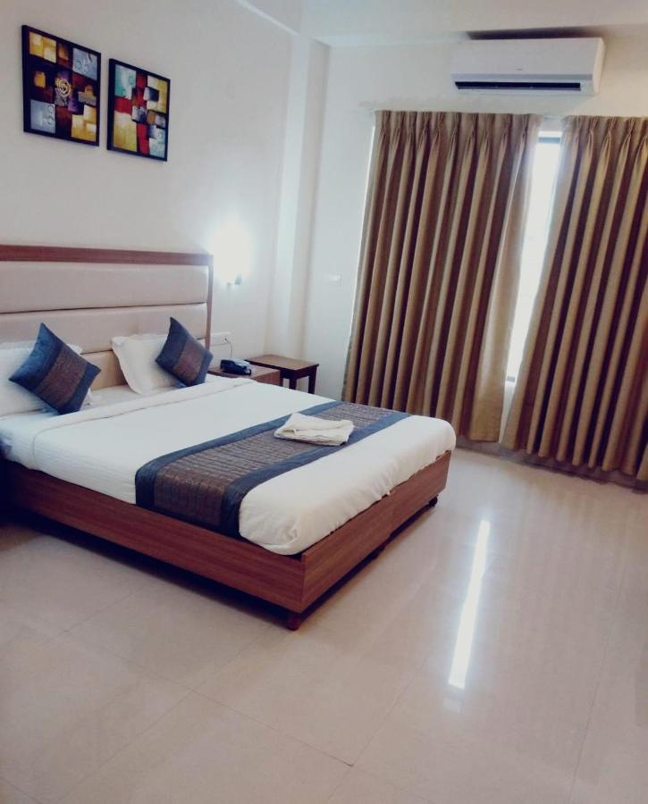 Hotel The Luxem - Behind Ibis Hotel Gurugram Gurgaon Extérieur photo