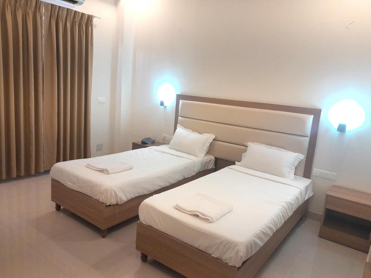Hotel The Luxem - Behind Ibis Hotel Gurugram Gurgaon Extérieur photo