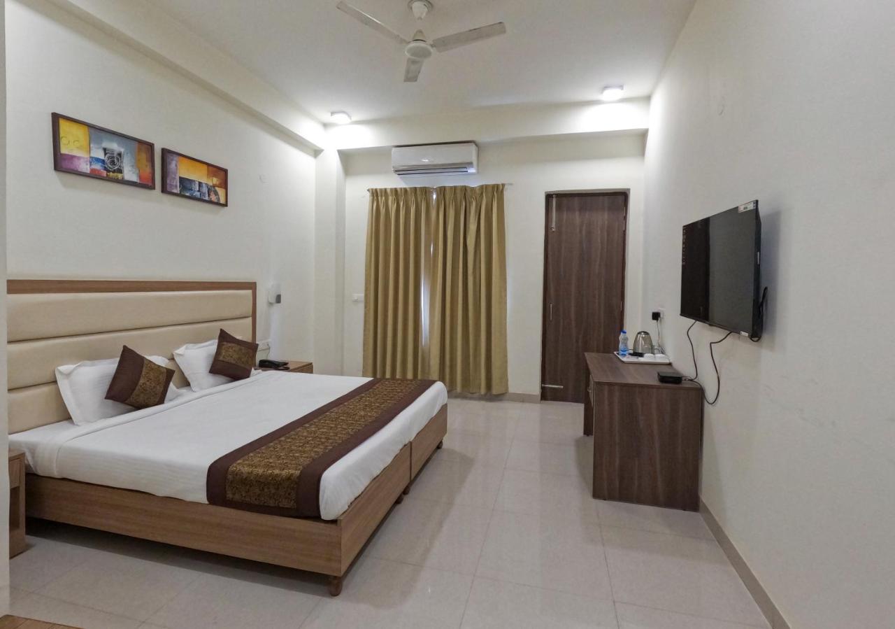 Hotel The Luxem - Behind Ibis Hotel Gurugram Gurgaon Extérieur photo