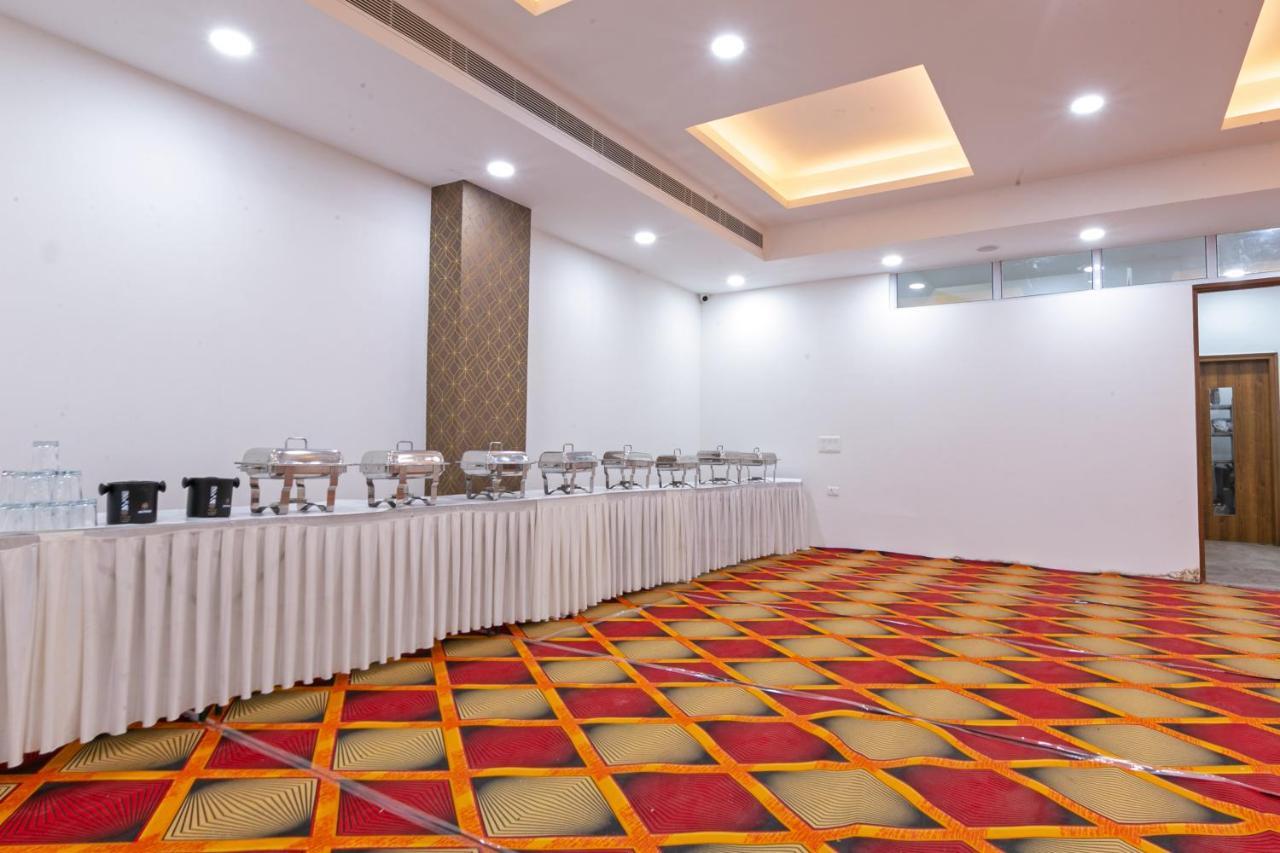 Hotel The Luxem - Behind Ibis Hotel Gurugram Gurgaon Extérieur photo