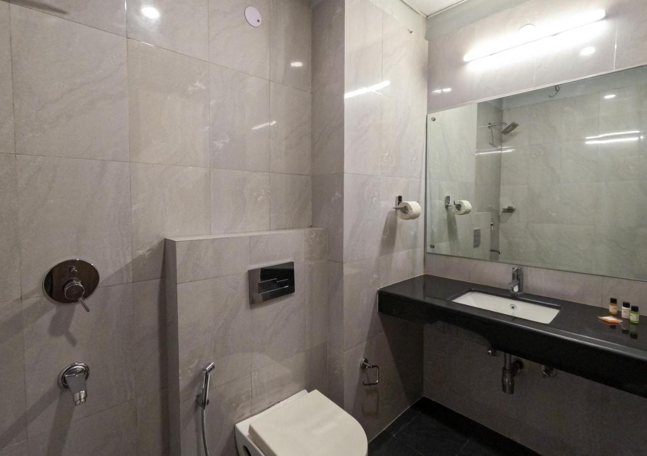 Hotel The Luxem - Behind Ibis Hotel Gurugram Gurgaon Extérieur photo