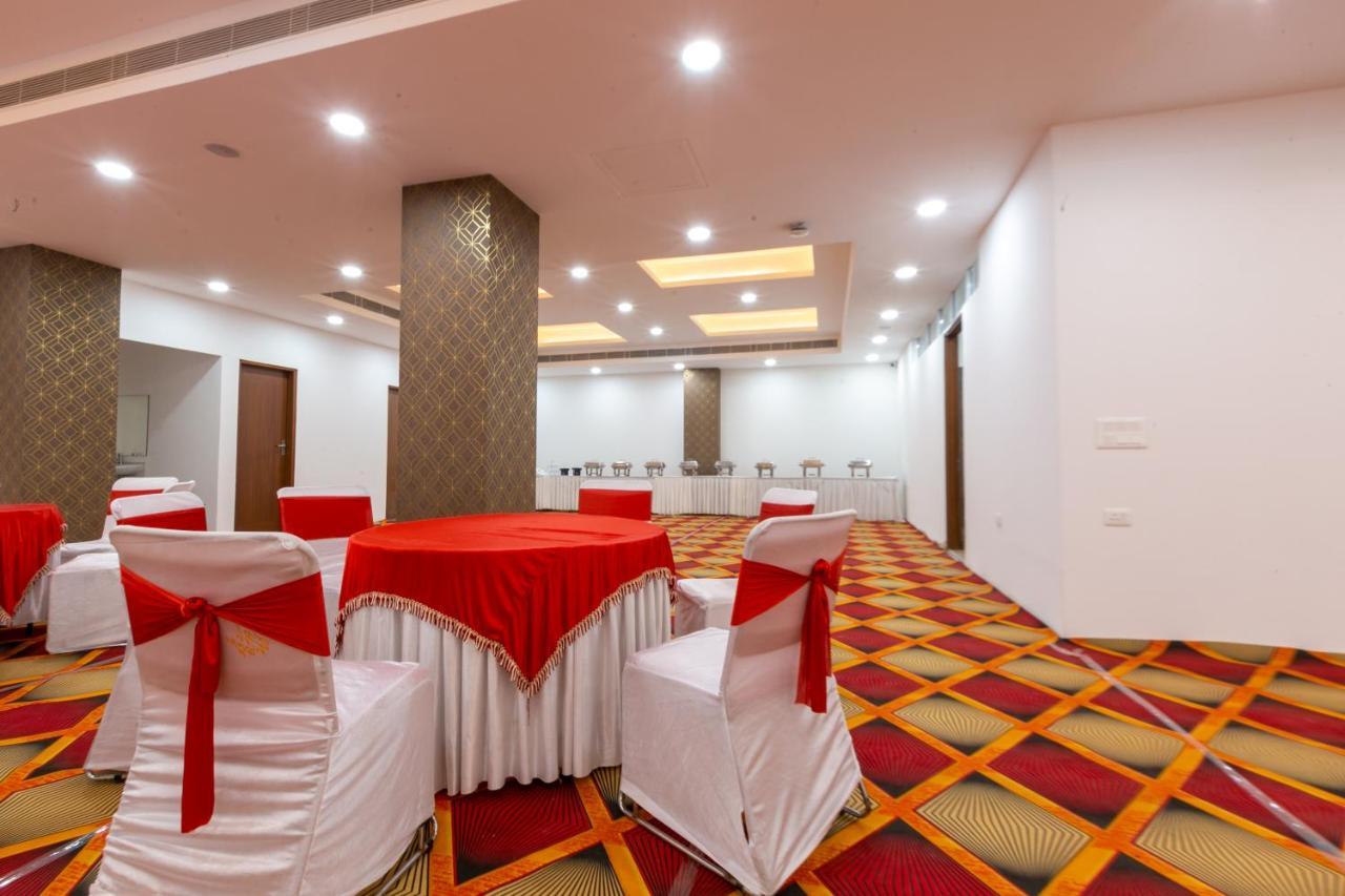 Hotel The Luxem - Behind Ibis Hotel Gurugram Gurgaon Extérieur photo