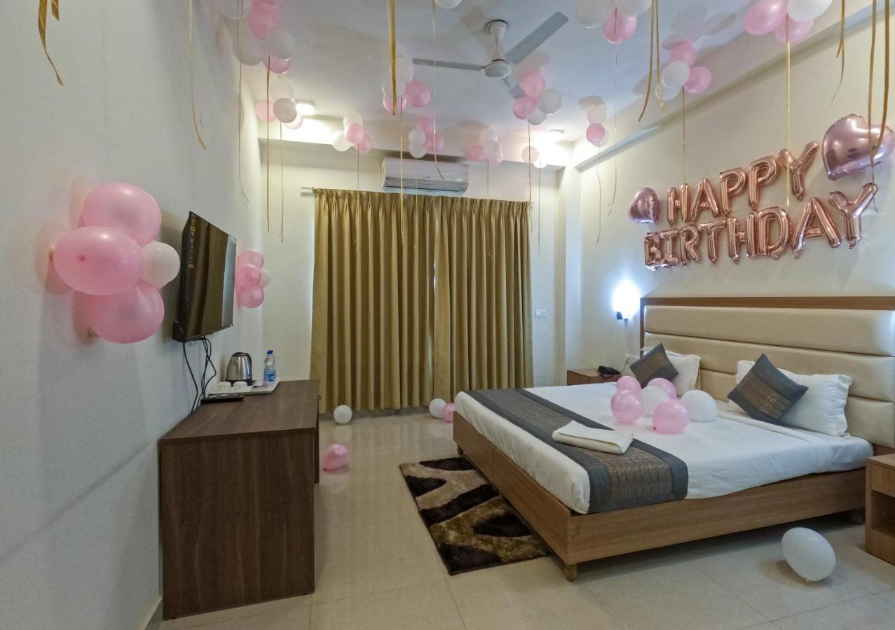 Hotel The Luxem - Behind Ibis Hotel Gurugram Gurgaon Extérieur photo