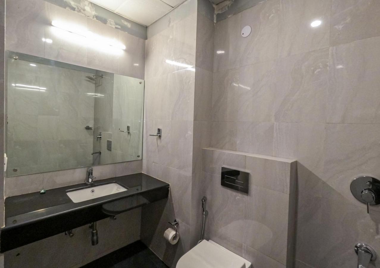 Hotel The Luxem - Behind Ibis Hotel Gurugram Gurgaon Extérieur photo