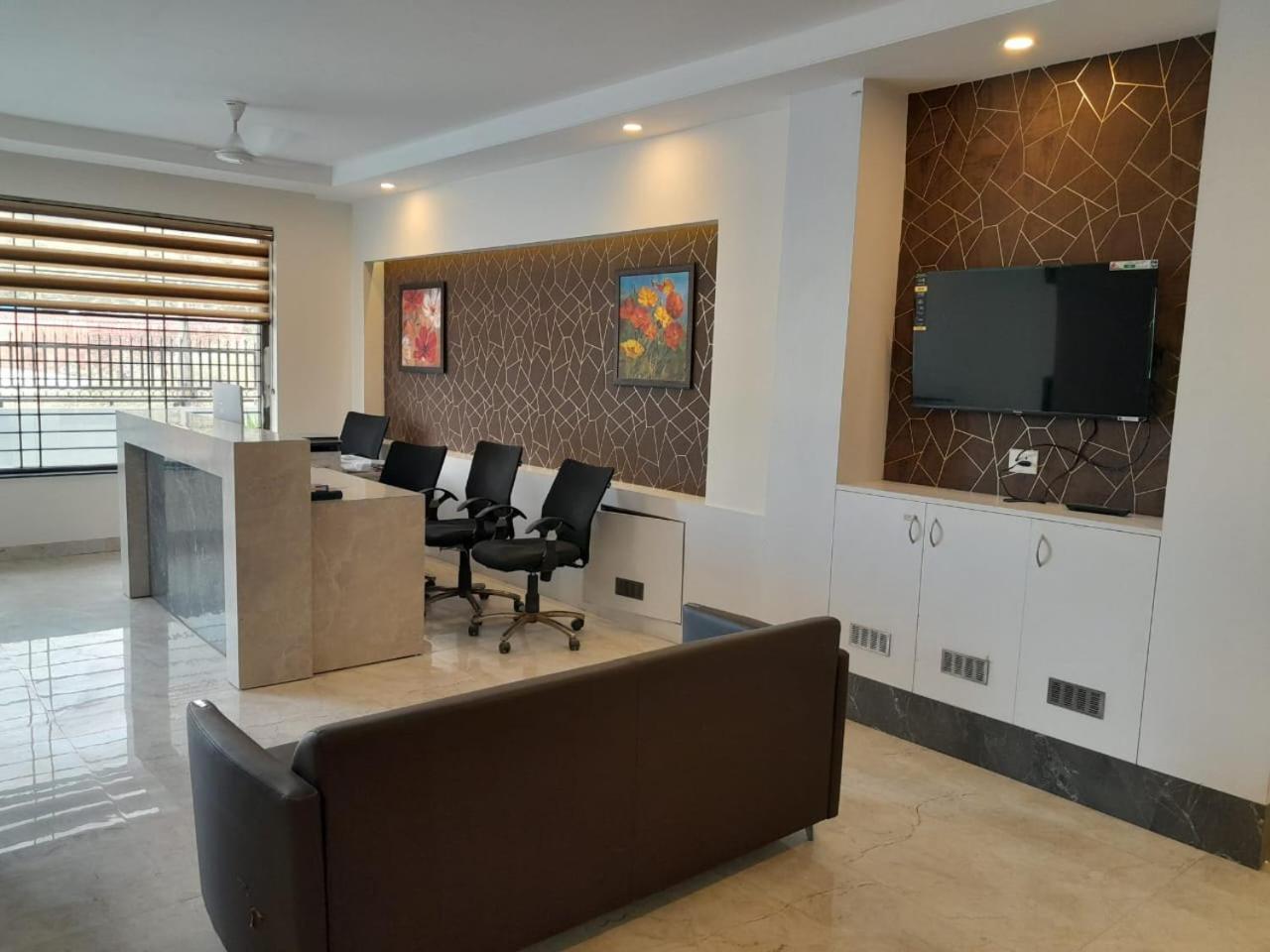 Hotel The Luxem - Behind Ibis Hotel Gurugram Gurgaon Extérieur photo