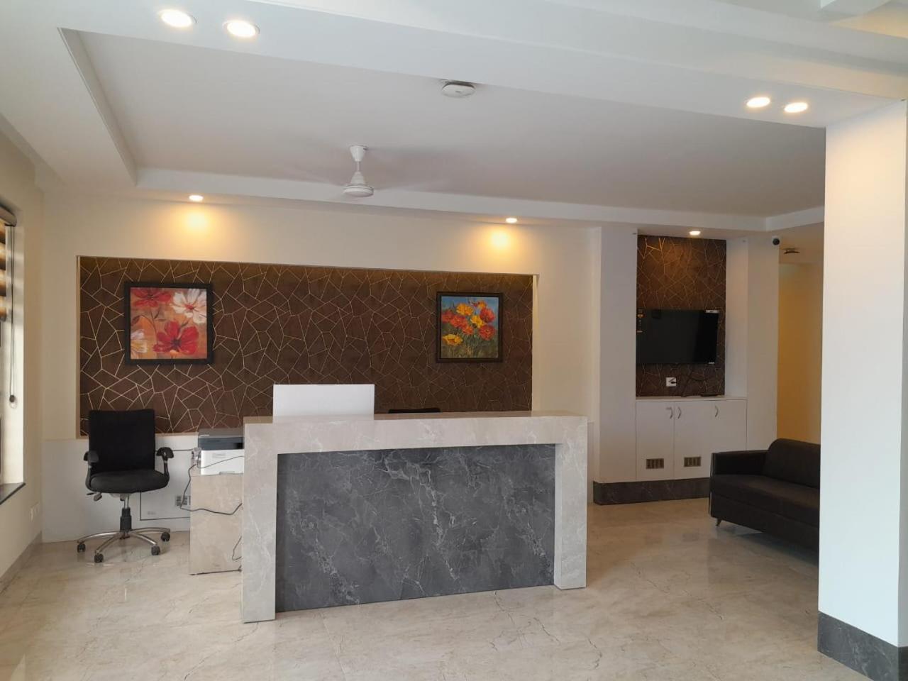 Hotel The Luxem - Behind Ibis Hotel Gurugram Gurgaon Extérieur photo