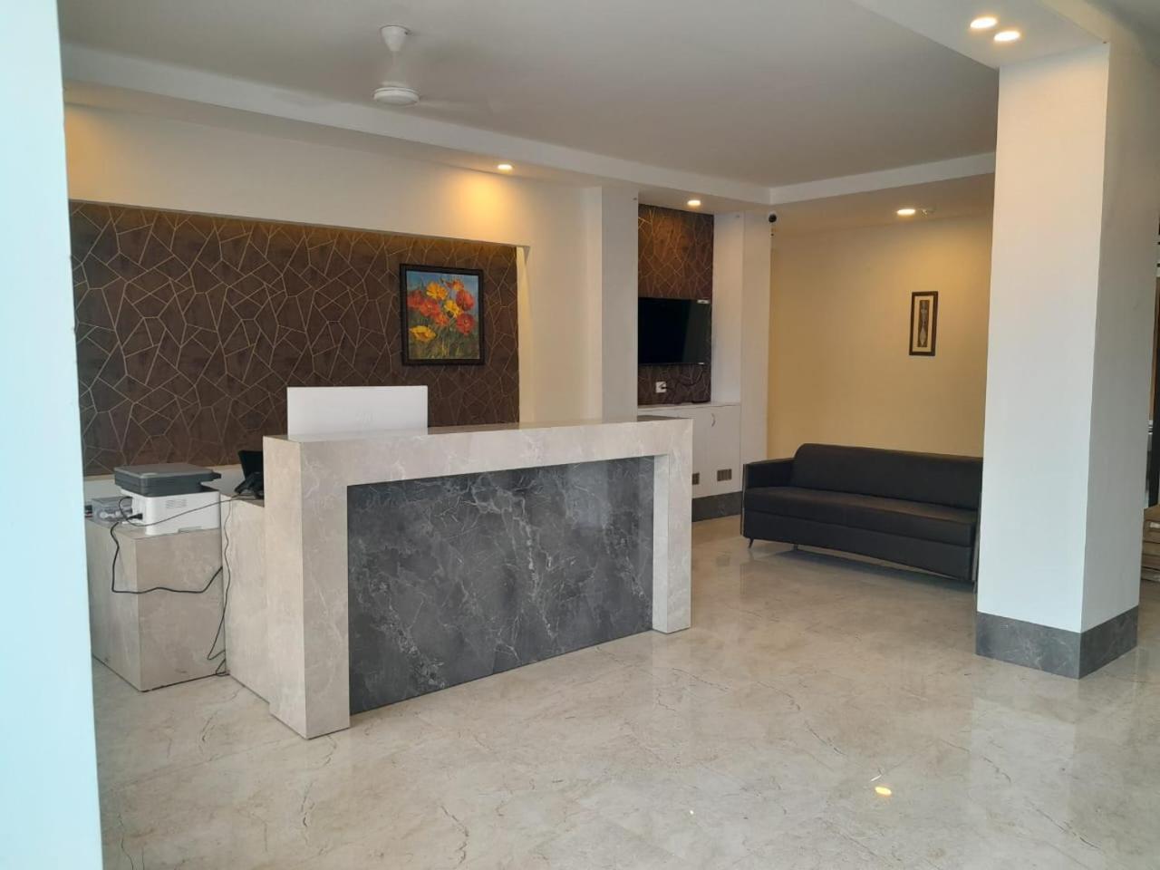 Hotel The Luxem - Behind Ibis Hotel Gurugram Gurgaon Extérieur photo